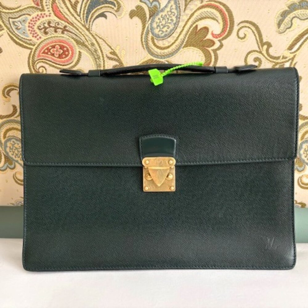 😘LV Taiga Serviette Kourad Epicea Green Briefcase💚